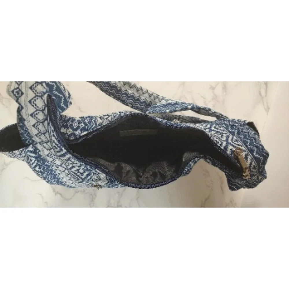 Gold Coast Shoulder Hobo Bag Handbag - Navy Off White & Silver Accents A19